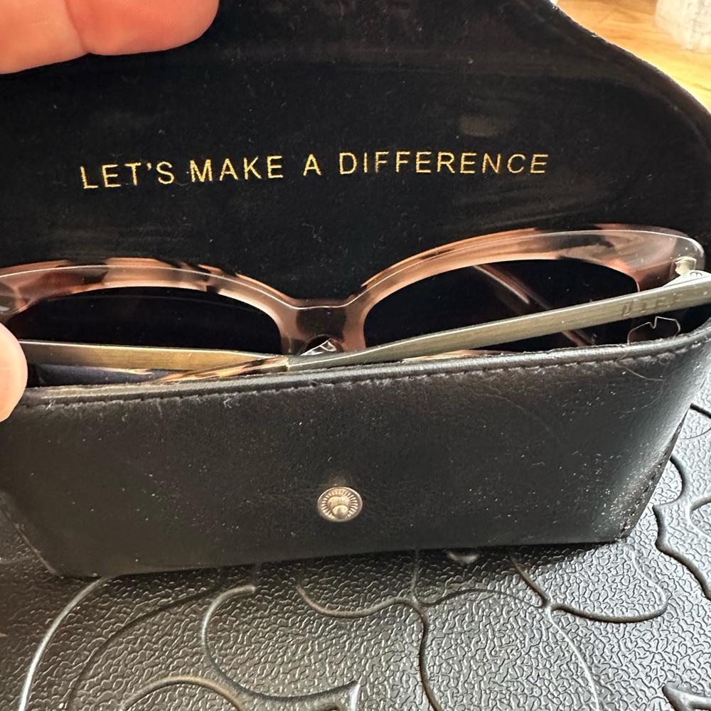 Diff Eyewear Becky Tortoise Shell Sunglasses - Picture 2 of 16
